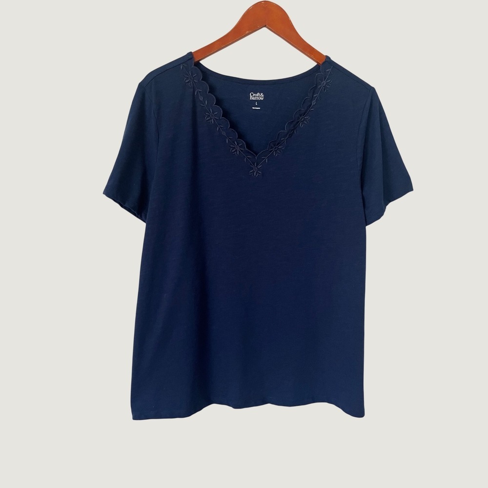 Croft & Barrow Womens Navy Blue Scalloped Embroidered V-Neck Tee Shirt L boho
